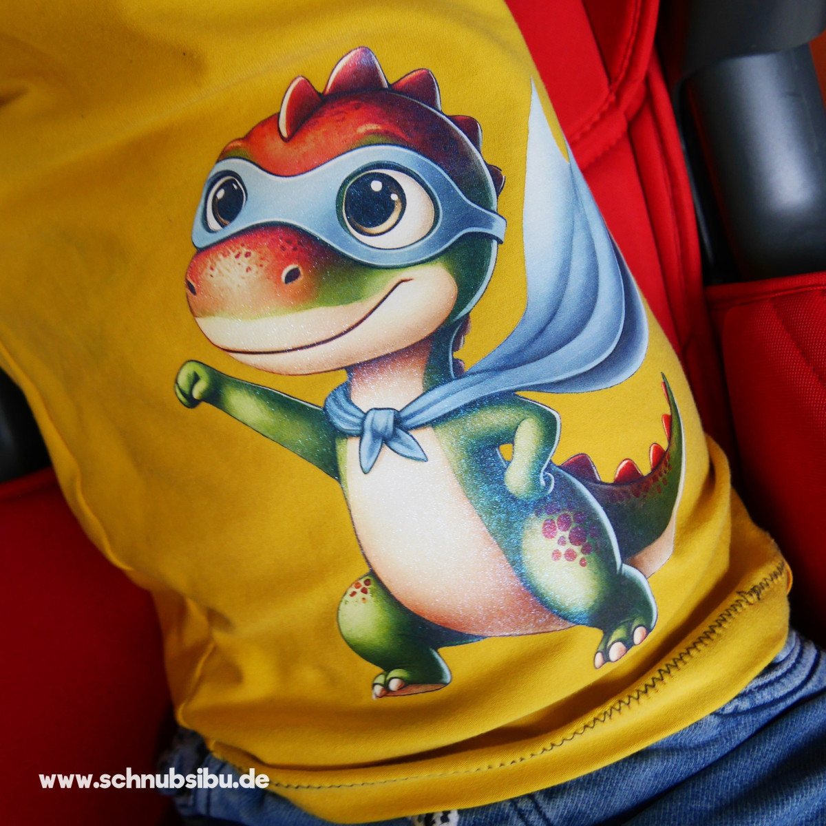 Bügelbild Niedlicher Dino Superheld blau
